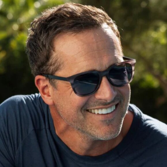 Peepers Sun "On Par" Reading Sunglasses in Tortoise Horn - Picture 3 of 4